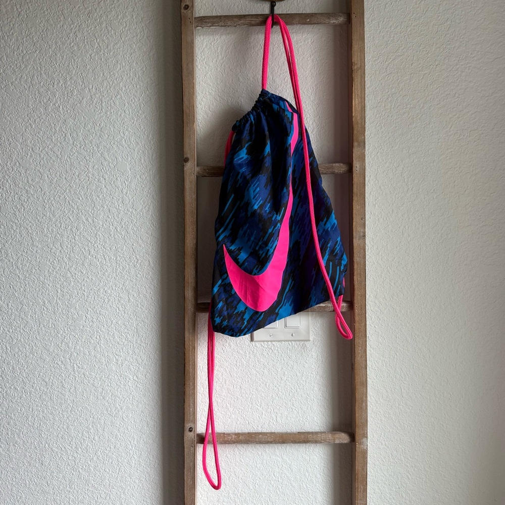 Nike Hot Pink & Navy Drawstring Athletic Gym Bag